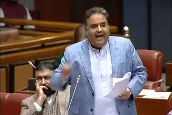 سینیٹر دنیش کمار کا ارکان پارلیمنٹ کی تنخواہ کم ہونے کا شکوہ